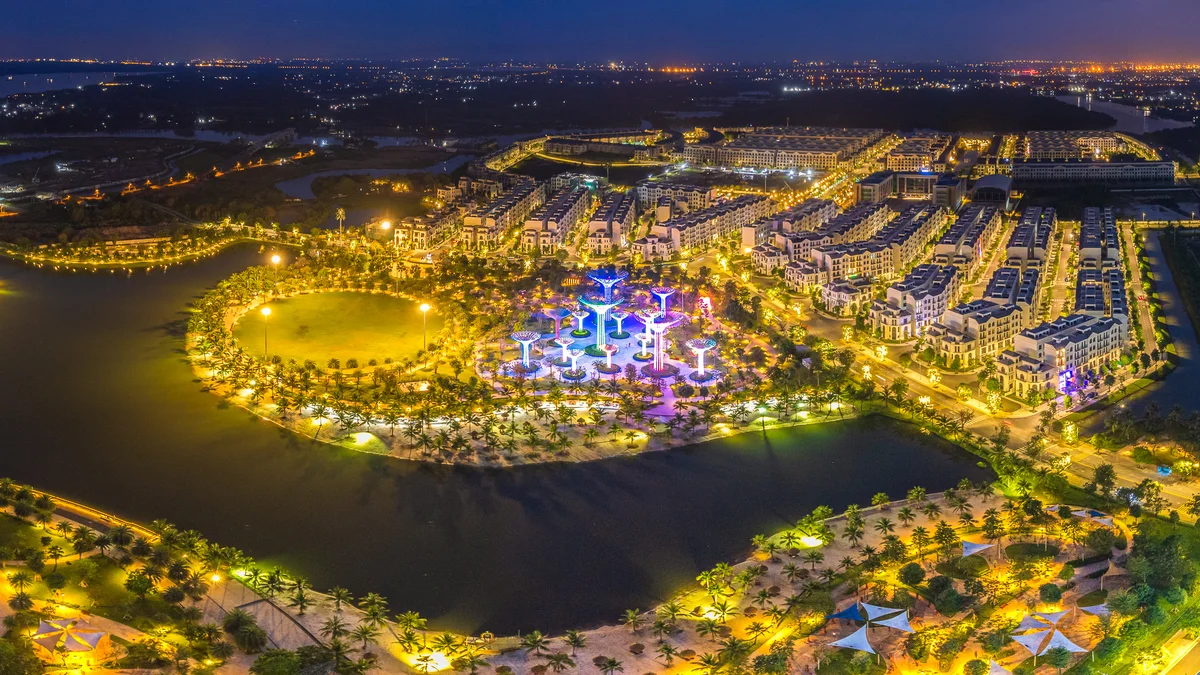 Đại công viên ánh sáng Grand Forest 36 ha rực rỡ sắc màu về đêm với các siêu cây ánh sáng lấy cảm hứng từ Singapore